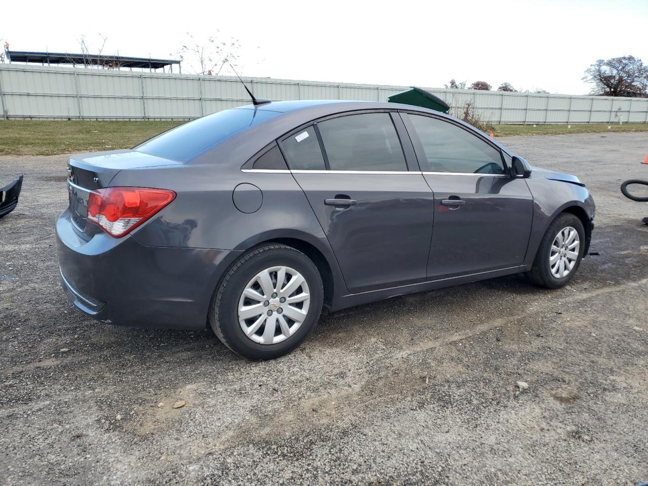 2011 Chevrolet Cruze Lt - Image 3