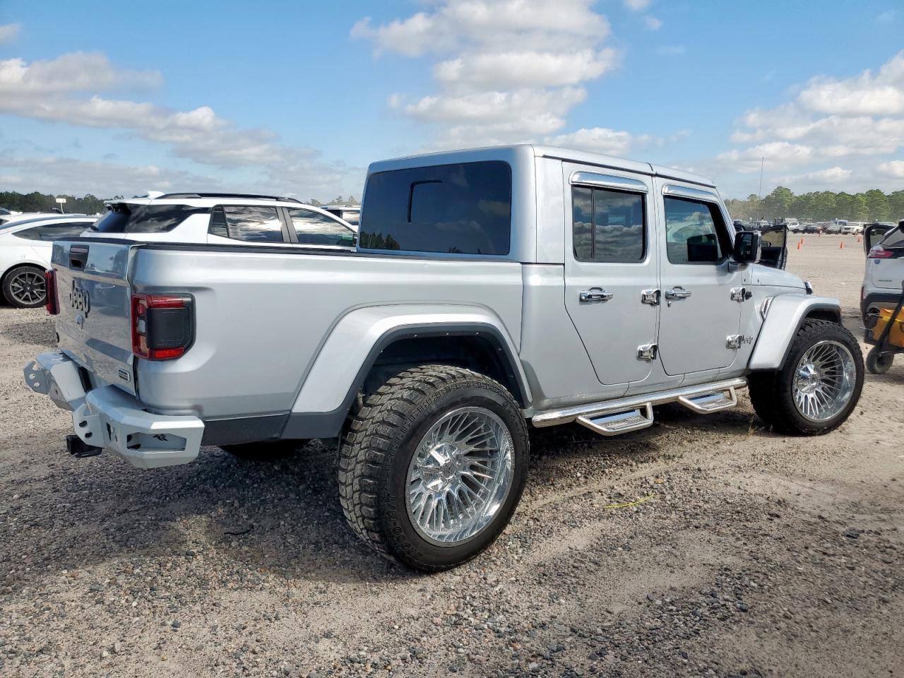 2022 Jeep Gladiator Overland - Фото 3