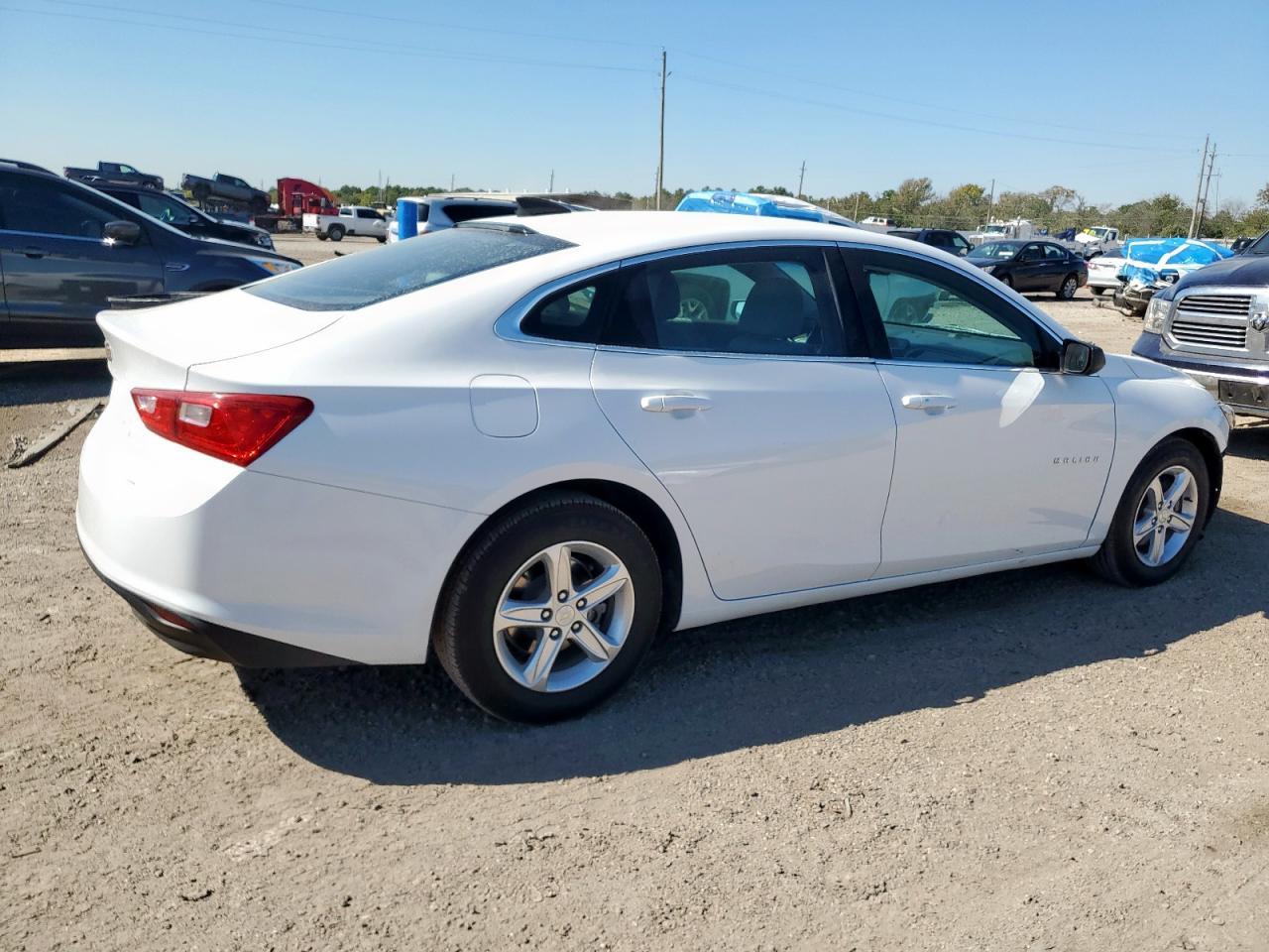 2019 Chev Malibu Ls - Фото 3