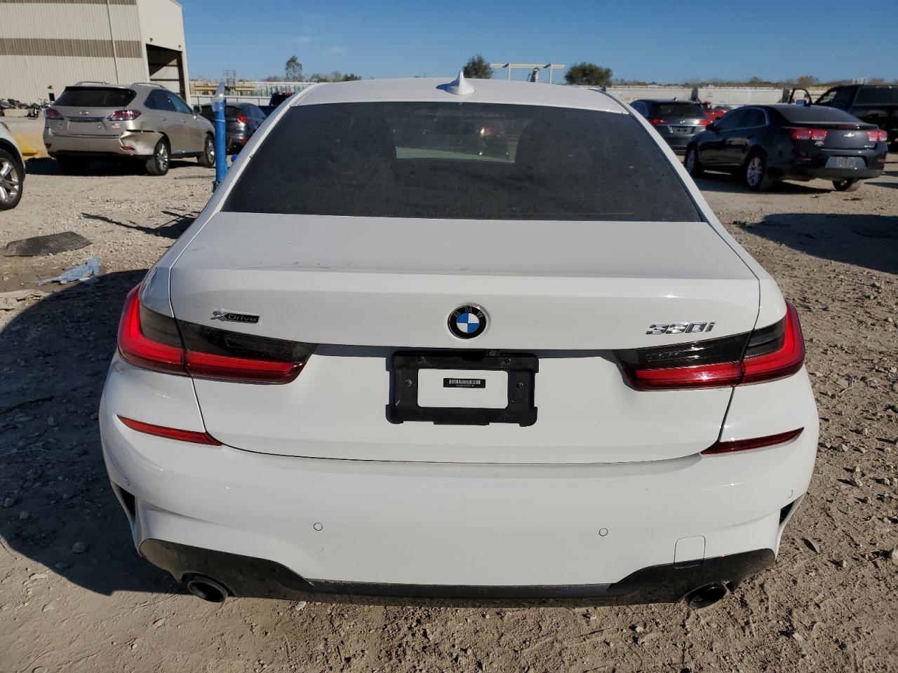 2020 BMW 330Xi - Фото 6