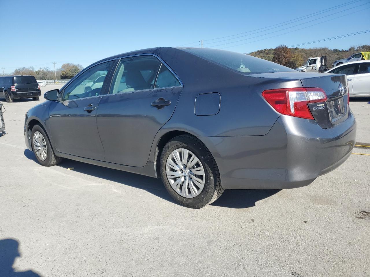 2013 Toyota Camry L - Фото 2