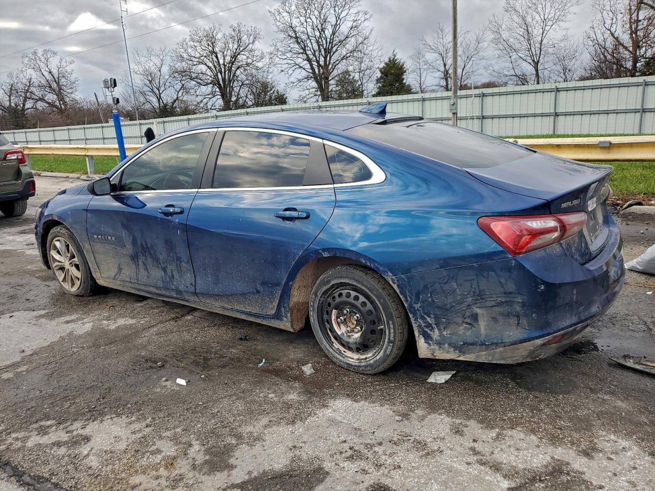 2019 Chevrolet Malibu Lt - Image 2
