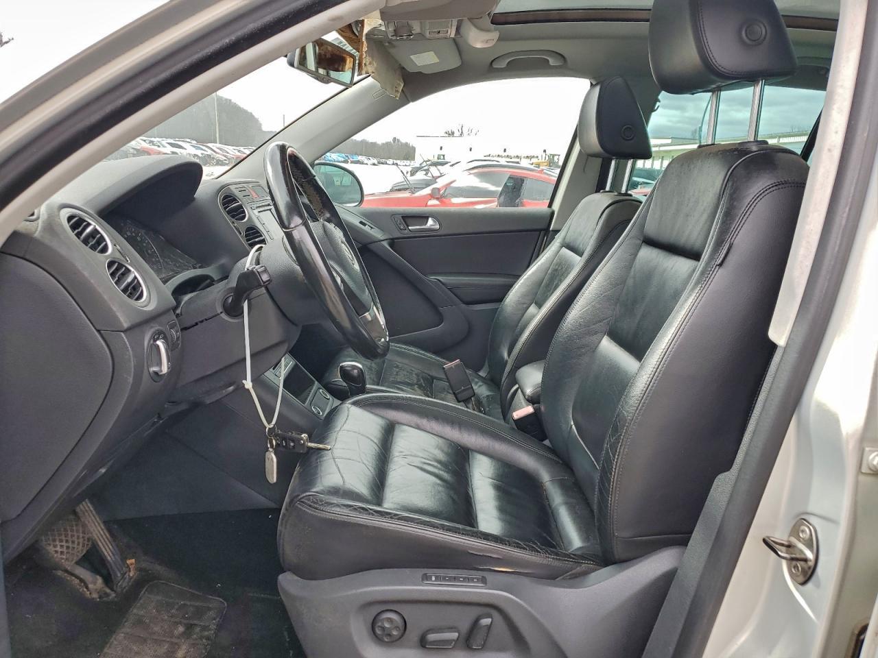 2011 Volkswagen Tiguan S - Image 7