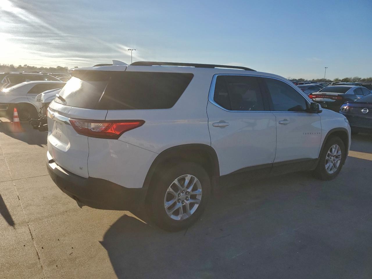 2021 Chevrolet Traverse Lt - Фото 3