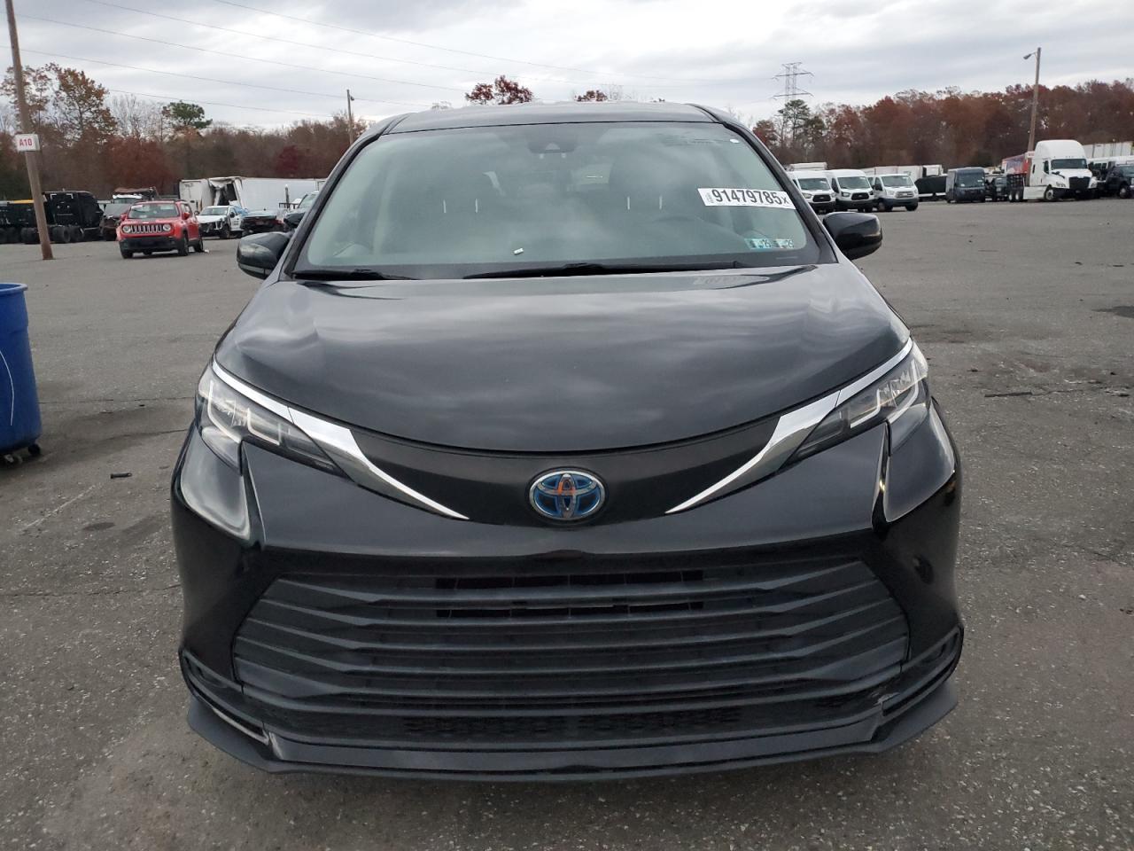 2021 Toyota Sienna Le - Image 5