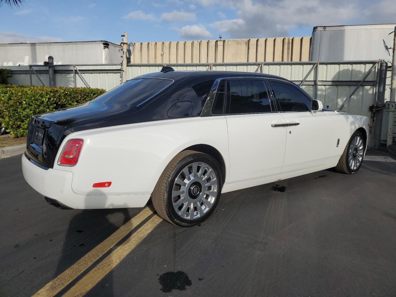2022 Rolls-Royce Phantom - Image 3