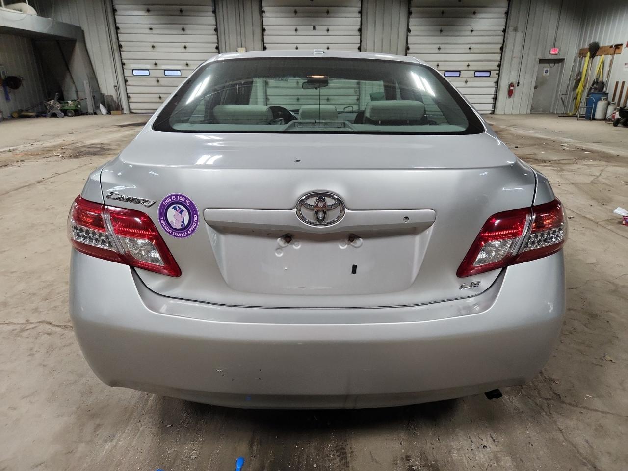2010 Toyota Camry Base - Фото 6