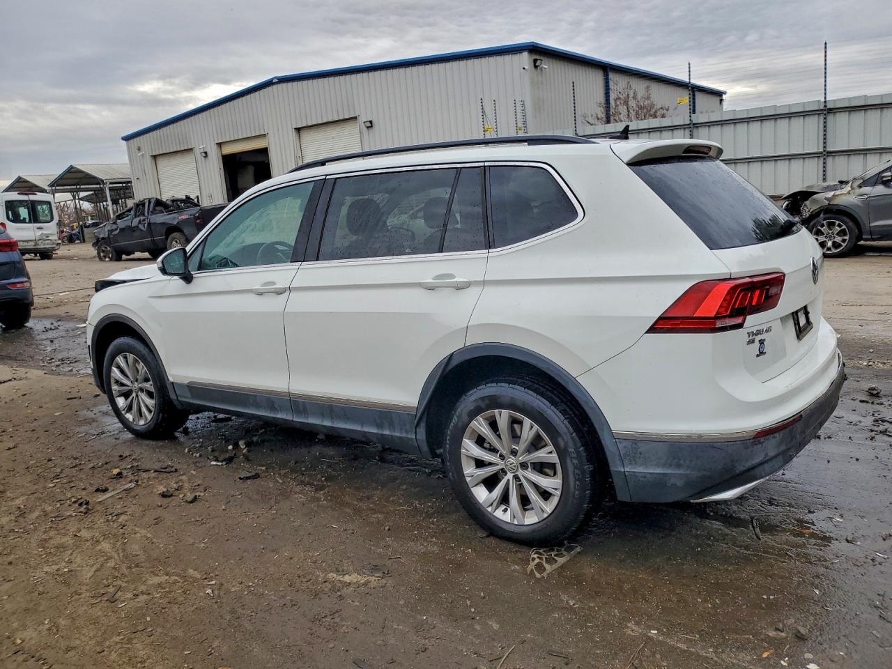 2018 Volkswagen Tiguan Se - Image 2