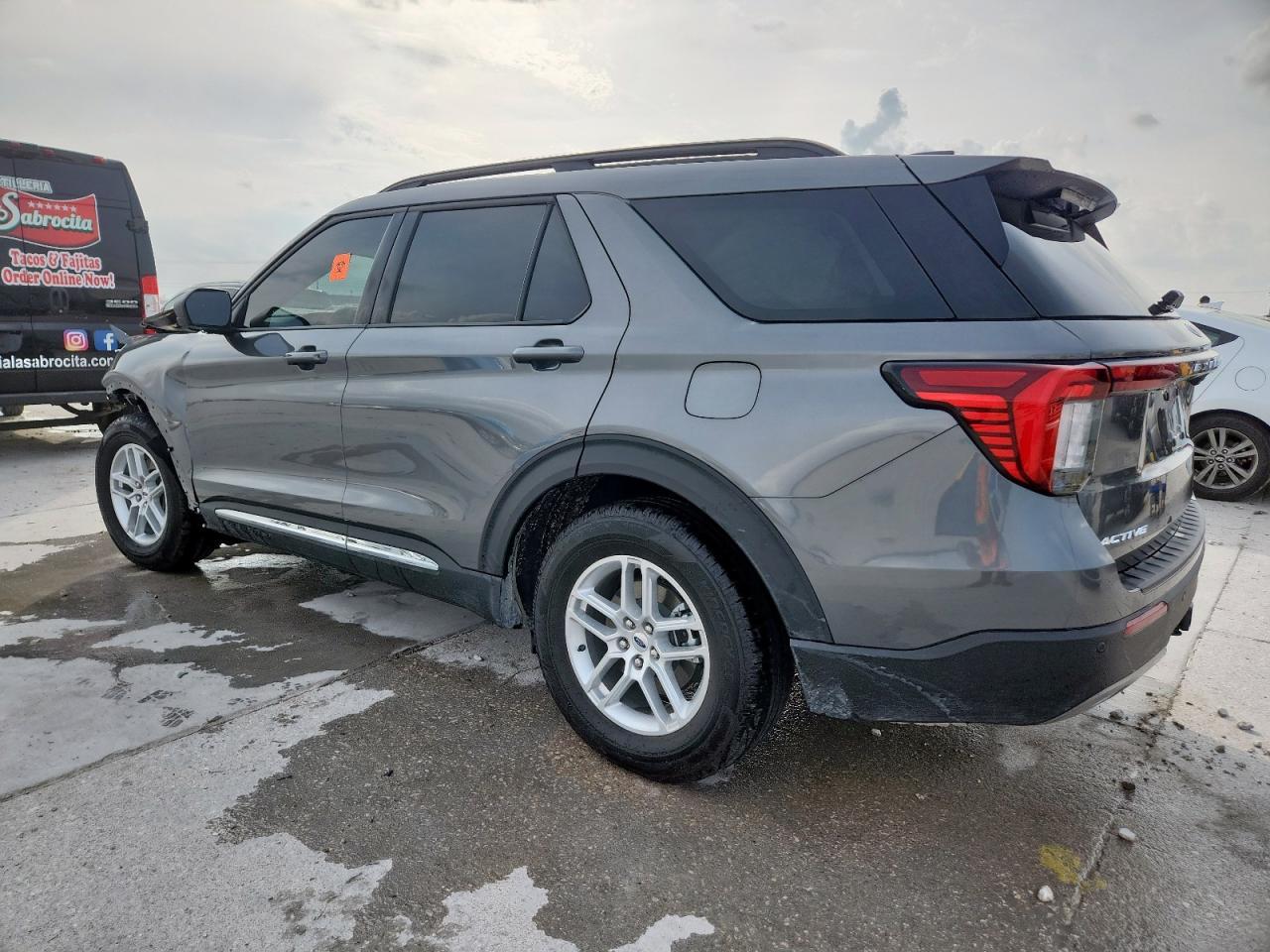 2025 Ford Explorer Active - Image 2
