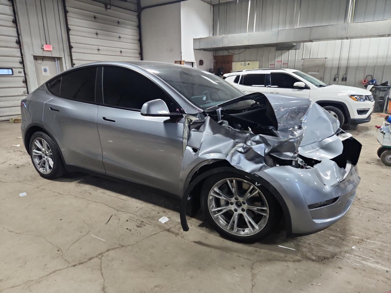 2024 Tesla Model Y - Фото 4