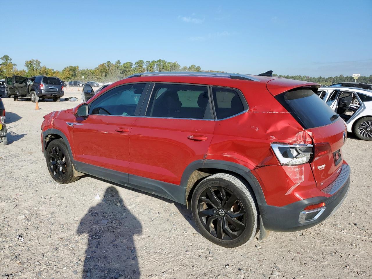 2024 Volkswagen Taos Se - Image 2