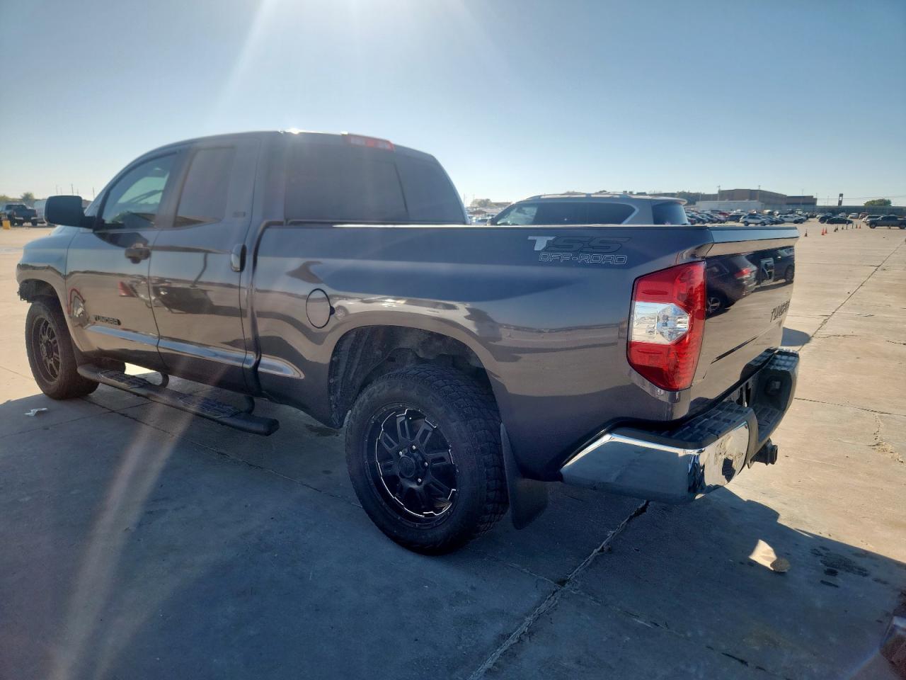 2017 Toyota Tundra Sr5 - Фото 2