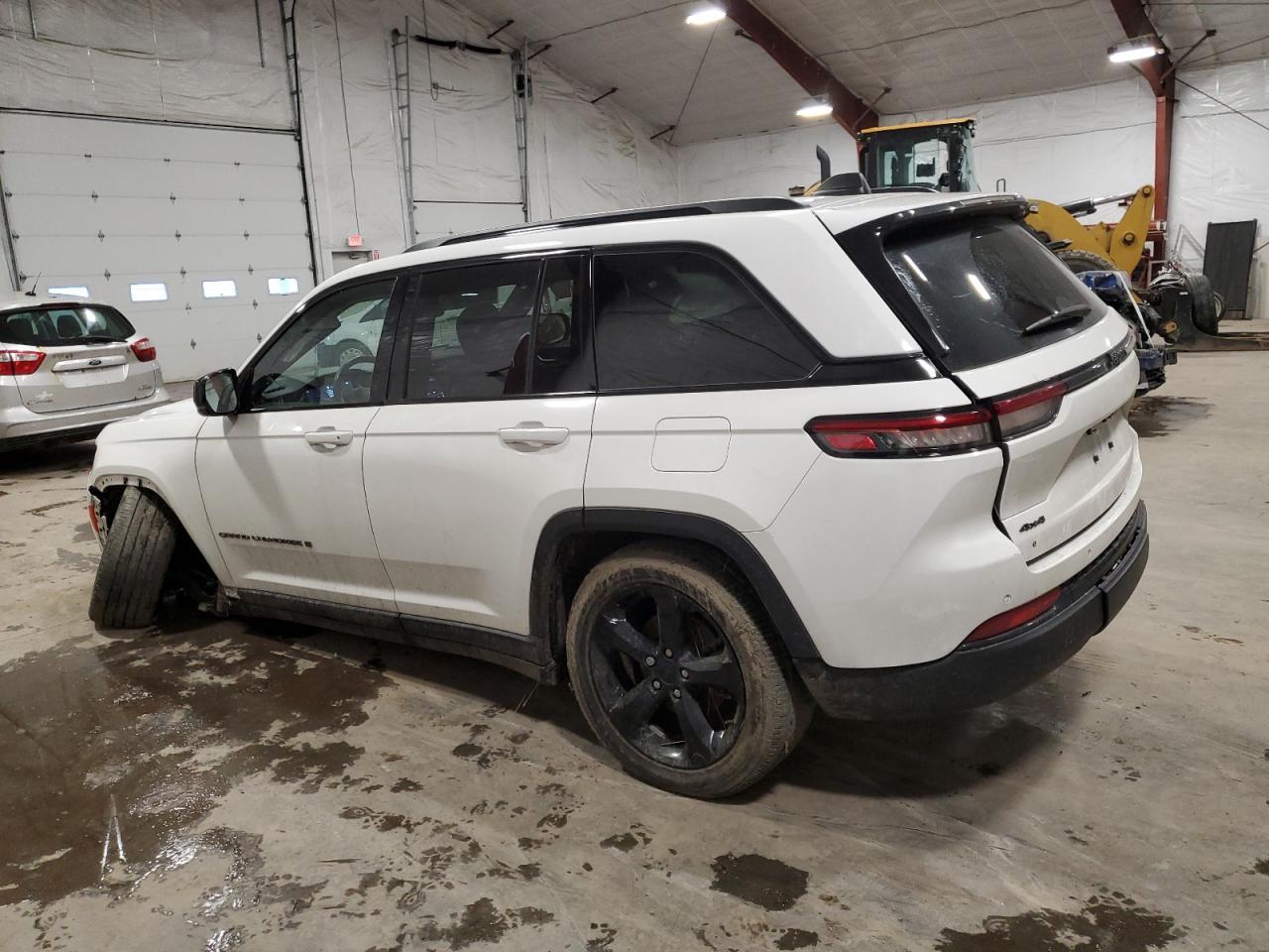 2023 Jeep Grand Cherokee Laredo - Image 2