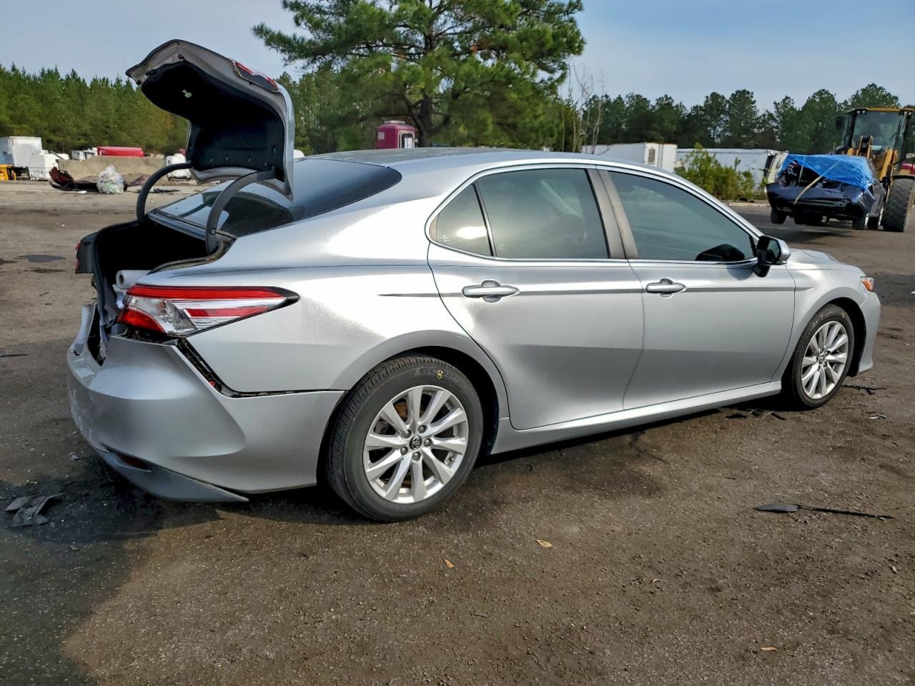 2018 Toyota Camry L - Фото 3