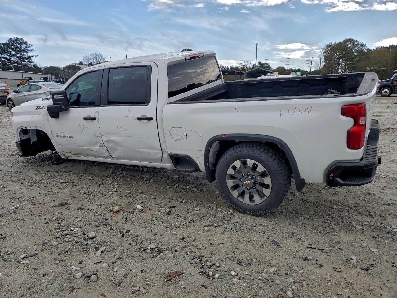 2024 Chevrolet Silverado K2500 Custom - Фото 2