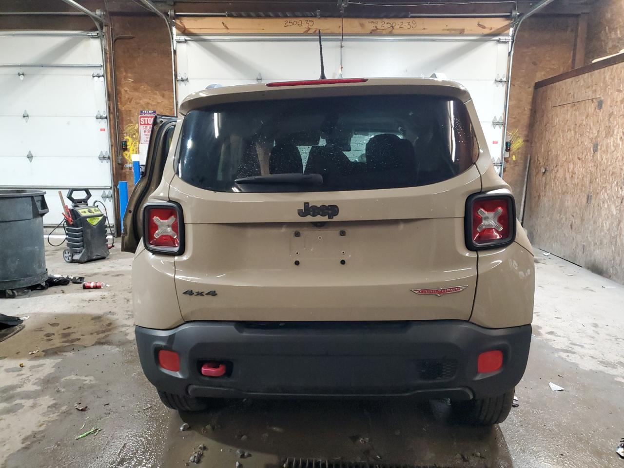 2015 Jeep Renegade Trailhawk - Фото 6