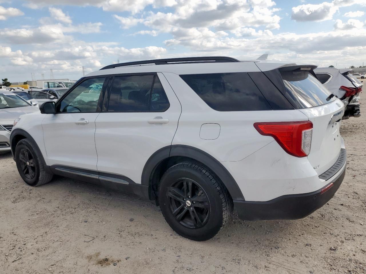 2020 Ford Explorer Xlt - Фото 2