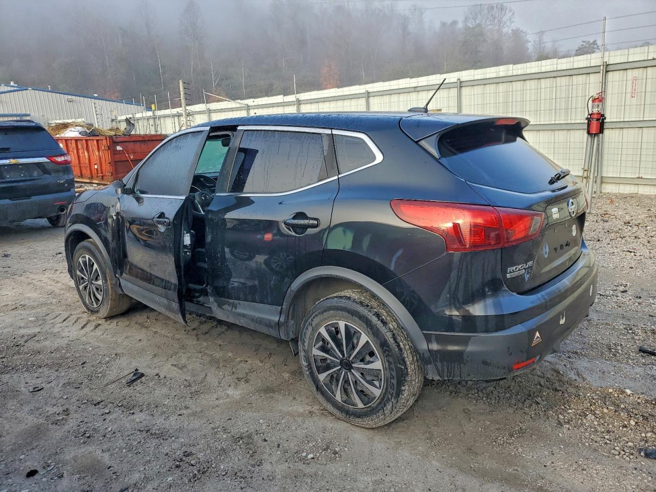 2018 Nissan Rogue Sport S - Фото 2