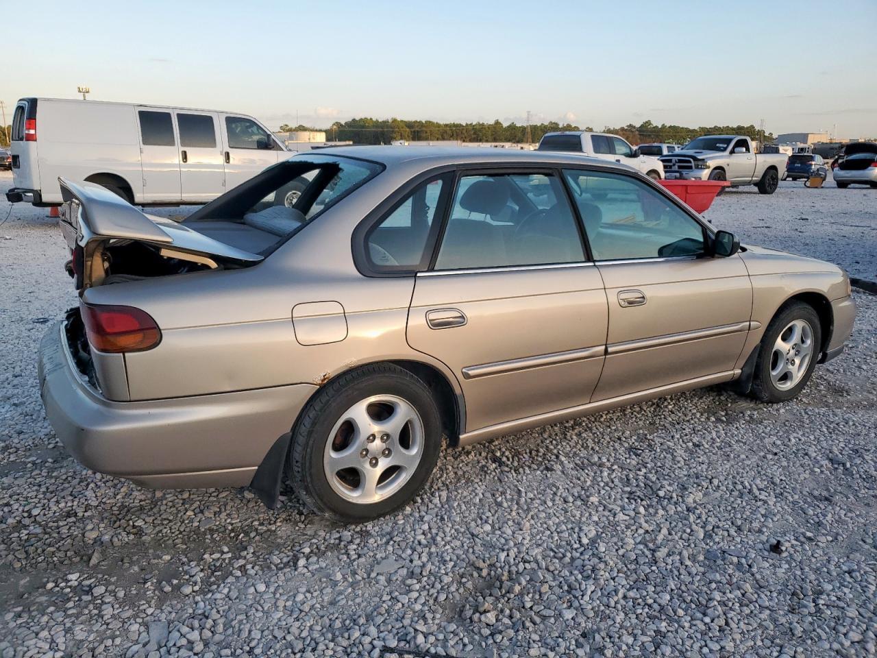 1999 Subaru Legacy L - Image 3
