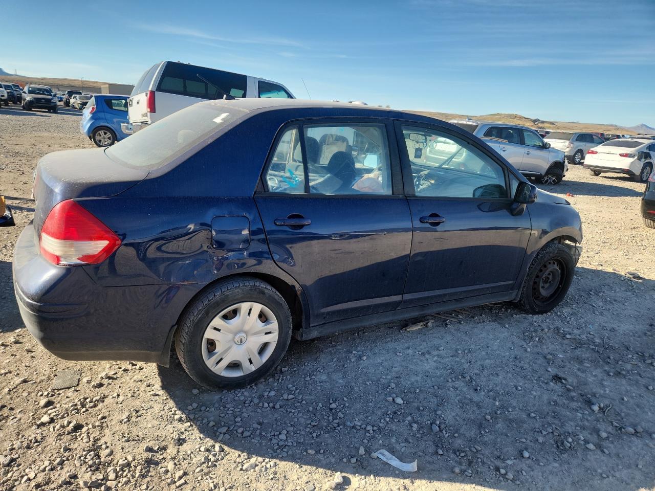 2010 Nissan Versa S - Фото 3