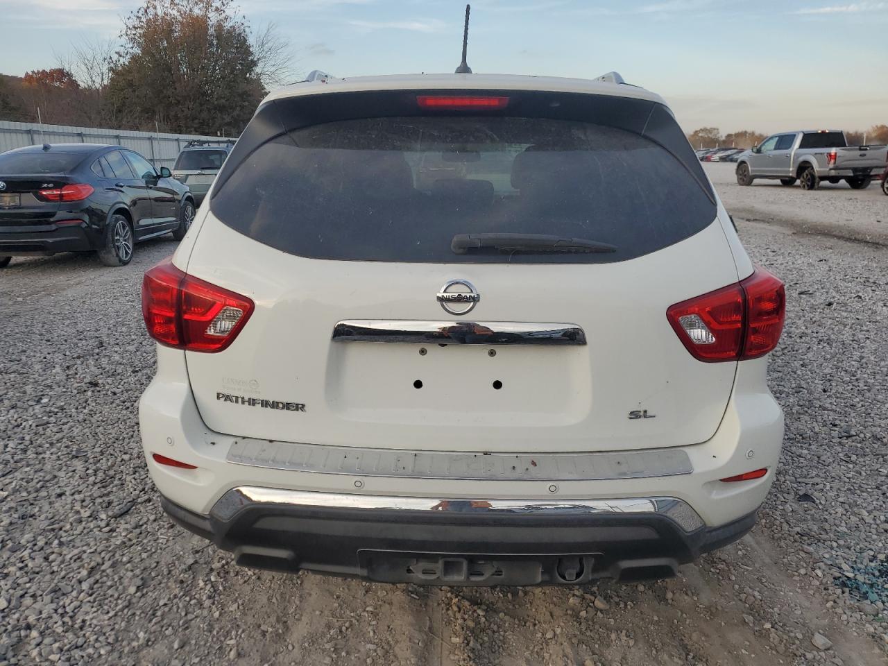 2017 Nissan Pathfinder S - Фото 6