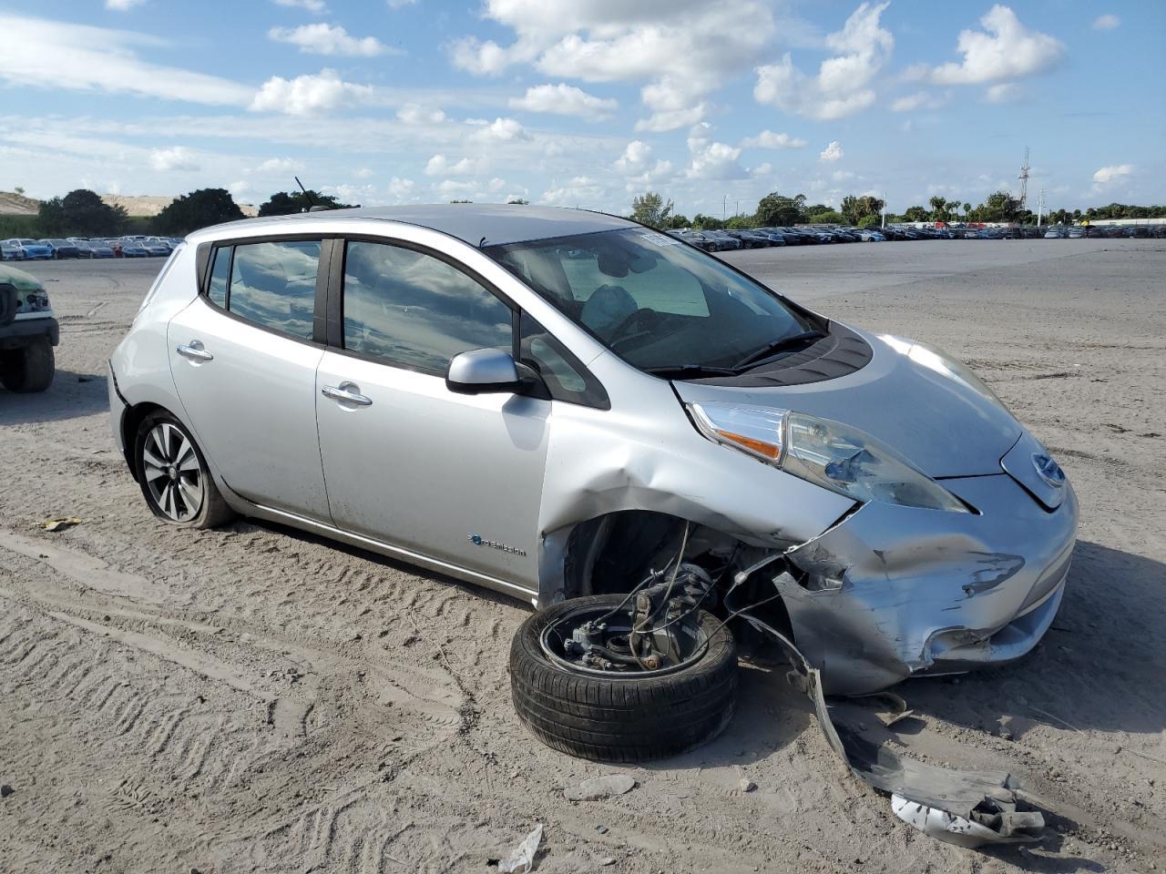 2015 Nissan Leaf S - Image 4