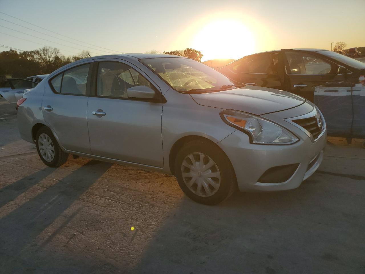 2018 Nissan Versa S - Image 4