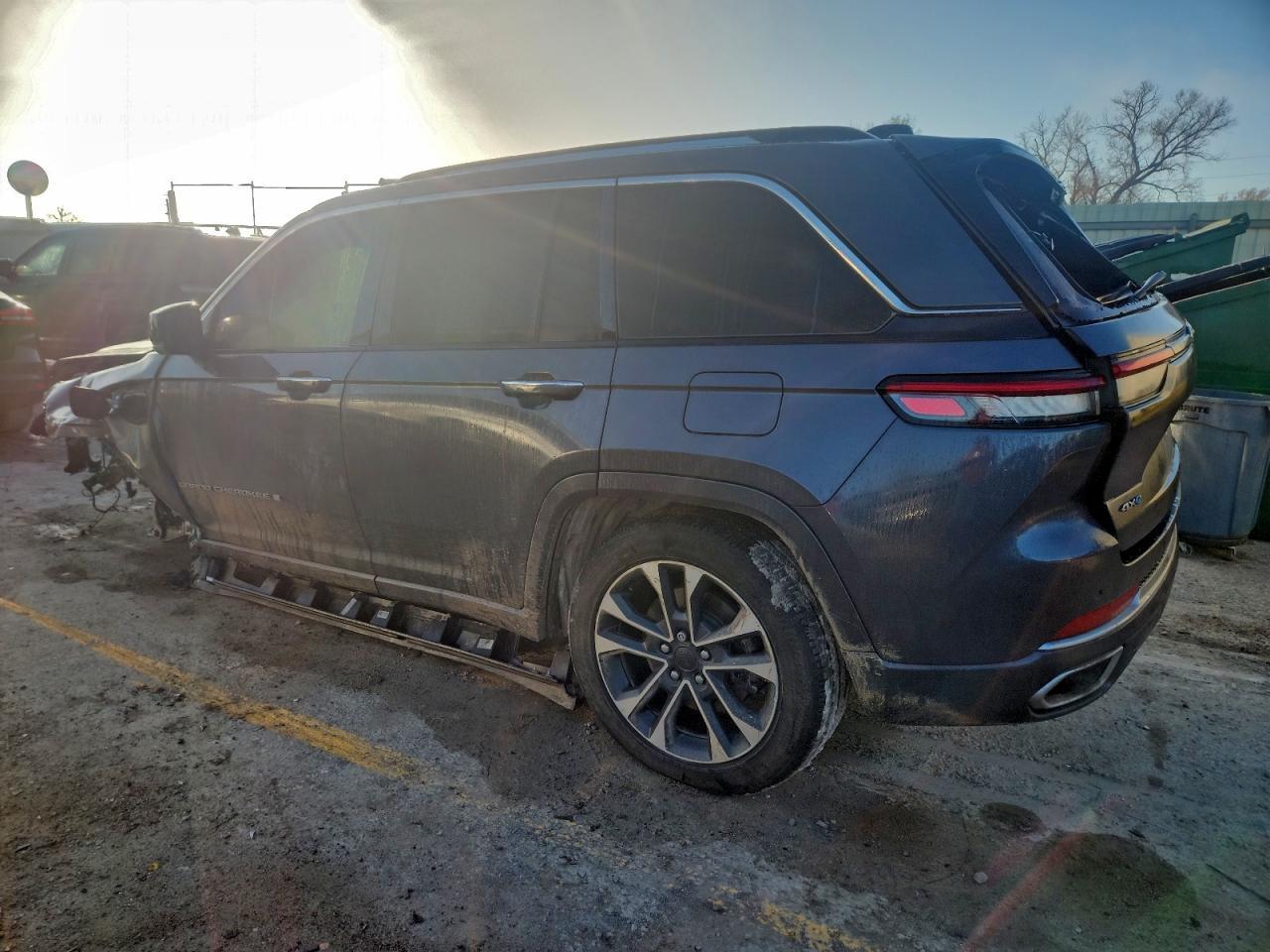 2022 Jeep Grand Cherokee Overland 4Xe - Image 2