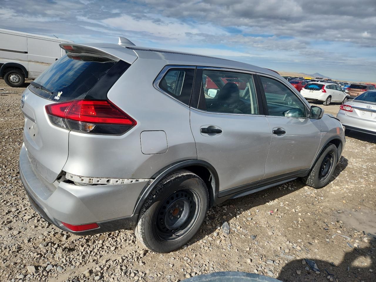 2017 Nissan Rogue S - Фото 3