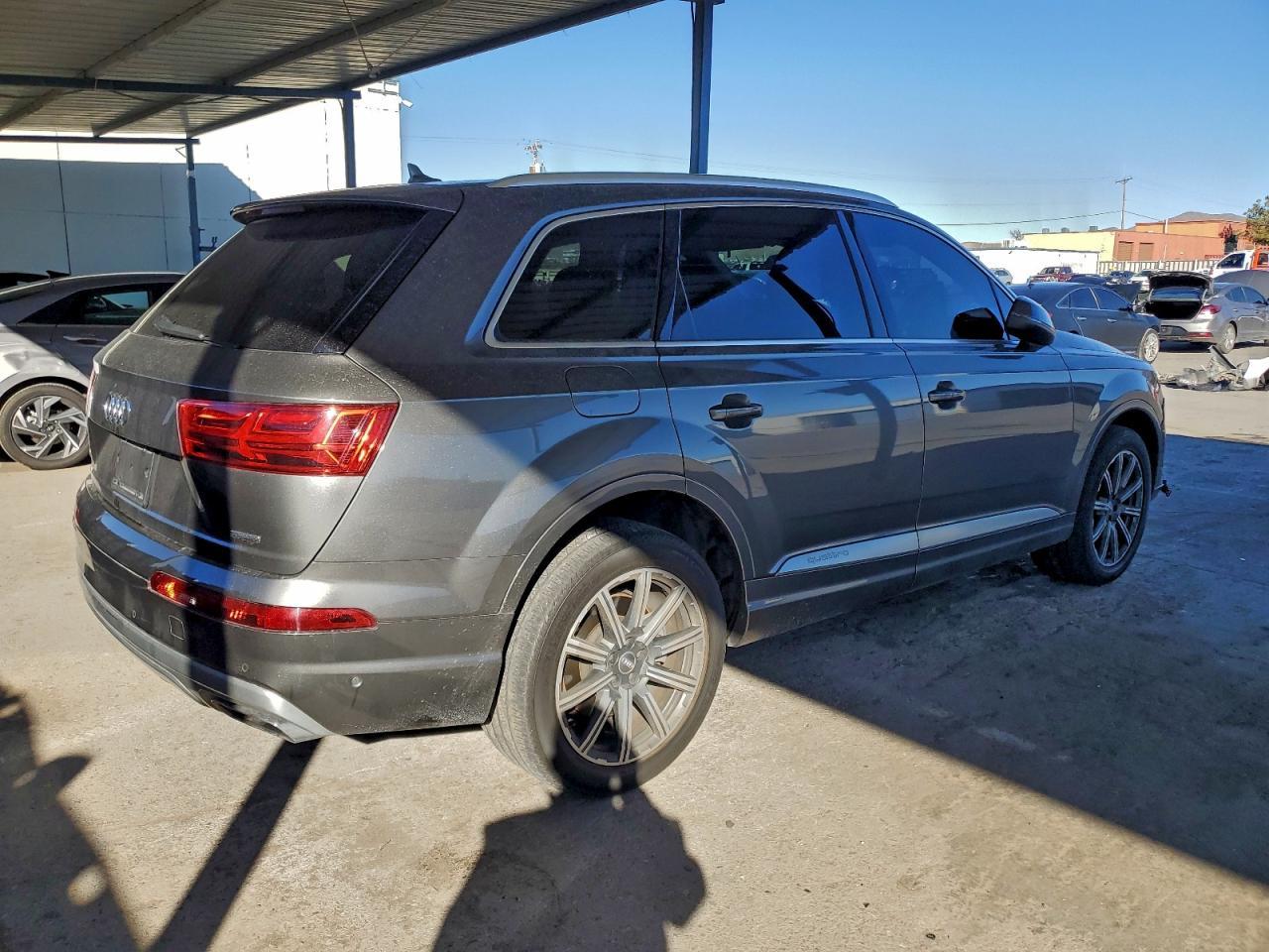 2019 Audi Q7 Premium Plus - Image 3