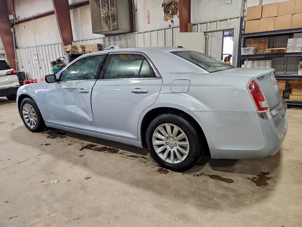 2013 Chrysler 300 - Фото 2