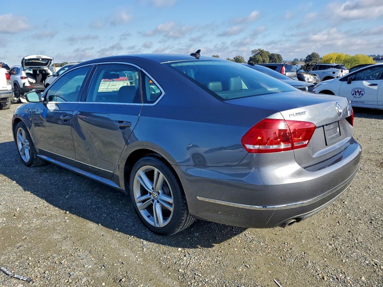 2014 Volkswagen Passat Se - Фото 2