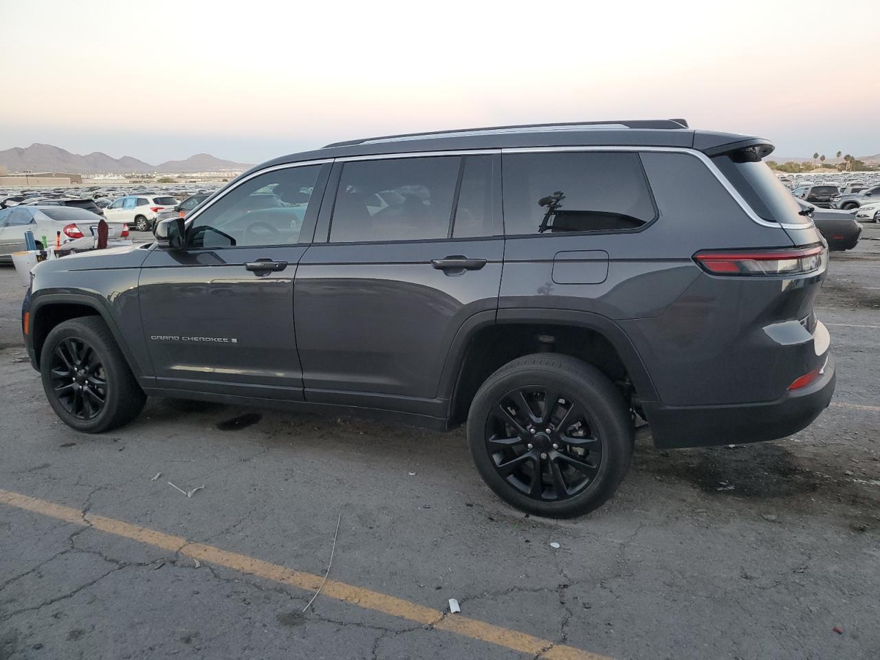 2022 Jeep Grand Cherokee L Limited - Фото 2