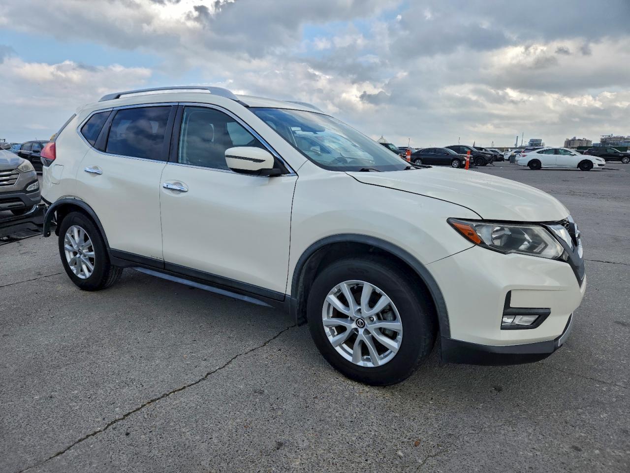 2017 Nissan Rogue S - Image 4