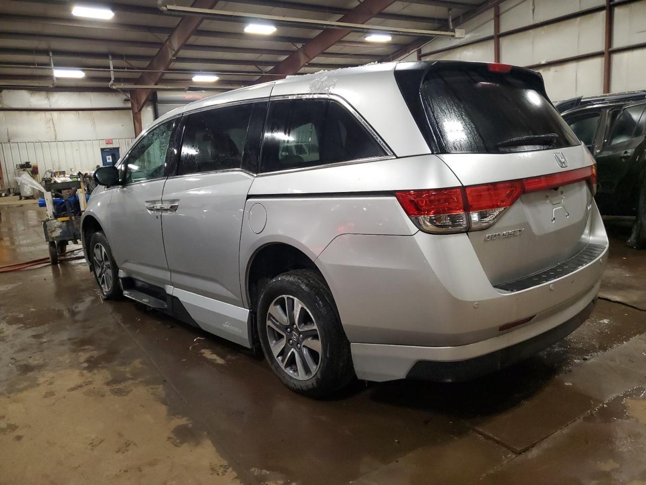 2015 Honda Odyssey Touring - Фото 2