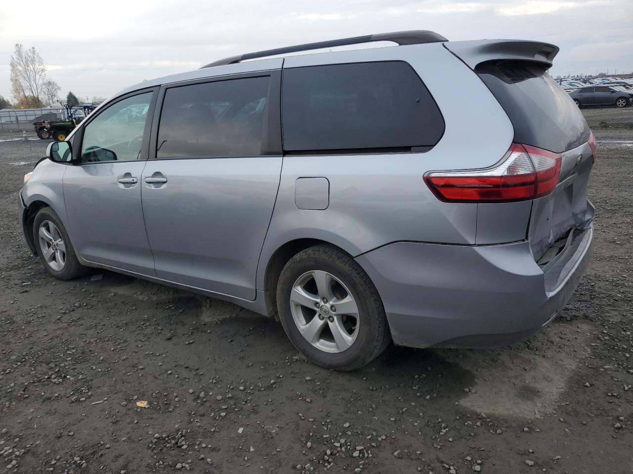 2017 Toyota Sienna Le - Image 2