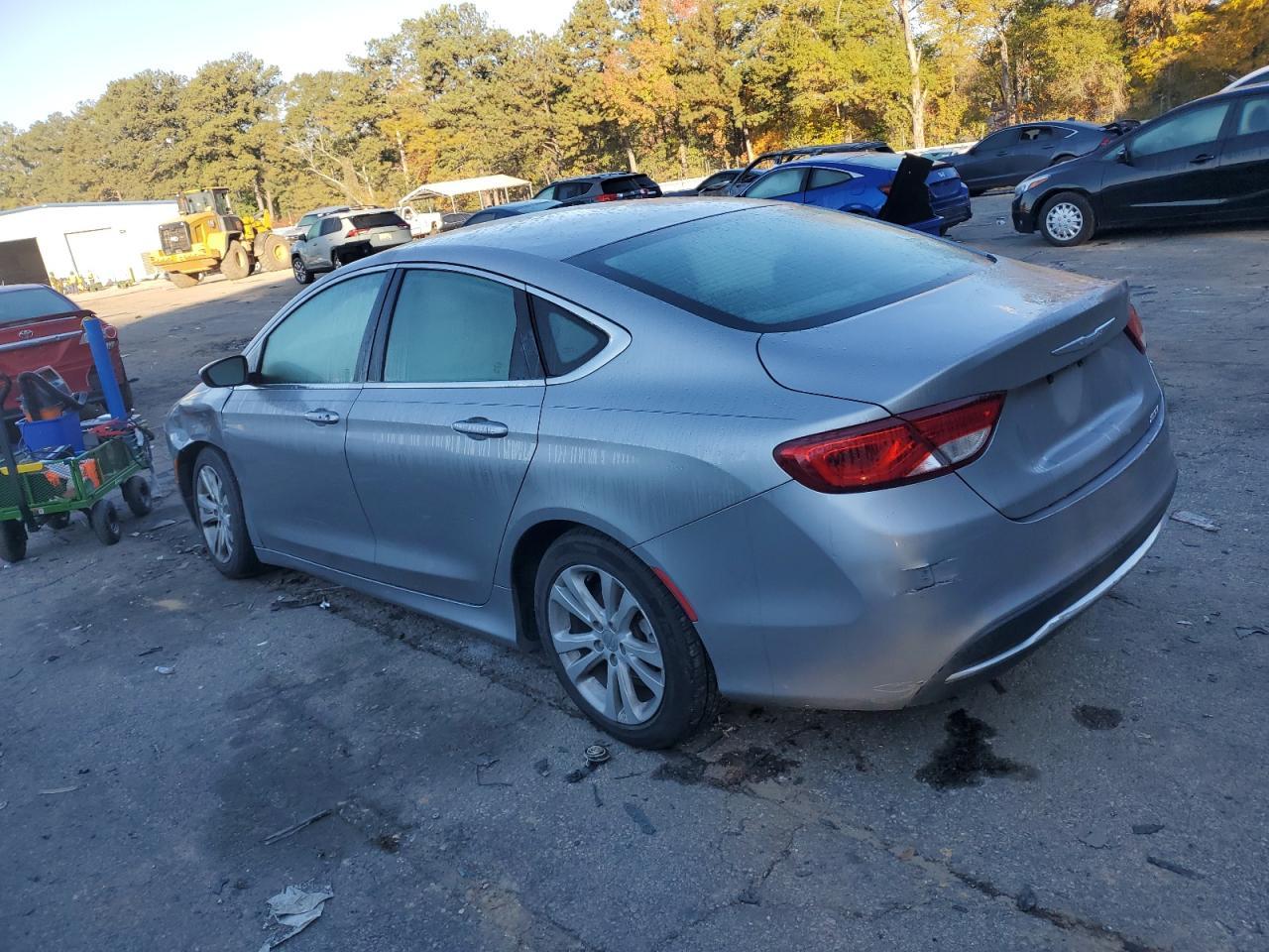 2015 Chrysler 200 Limited - Фото 2