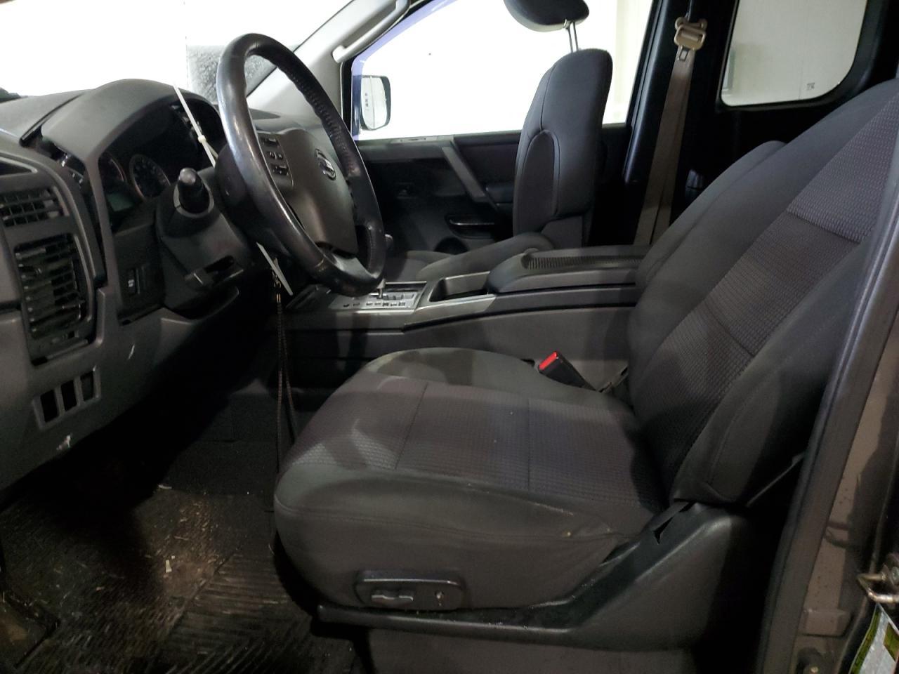 2010 Nissan Titan Xe - Image 7