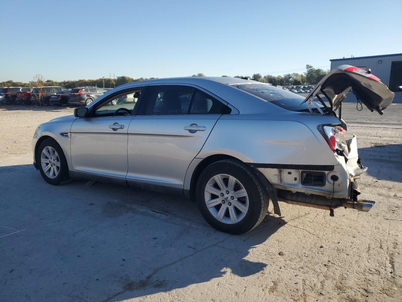 2011 Ford Taurus Se - Фото 2