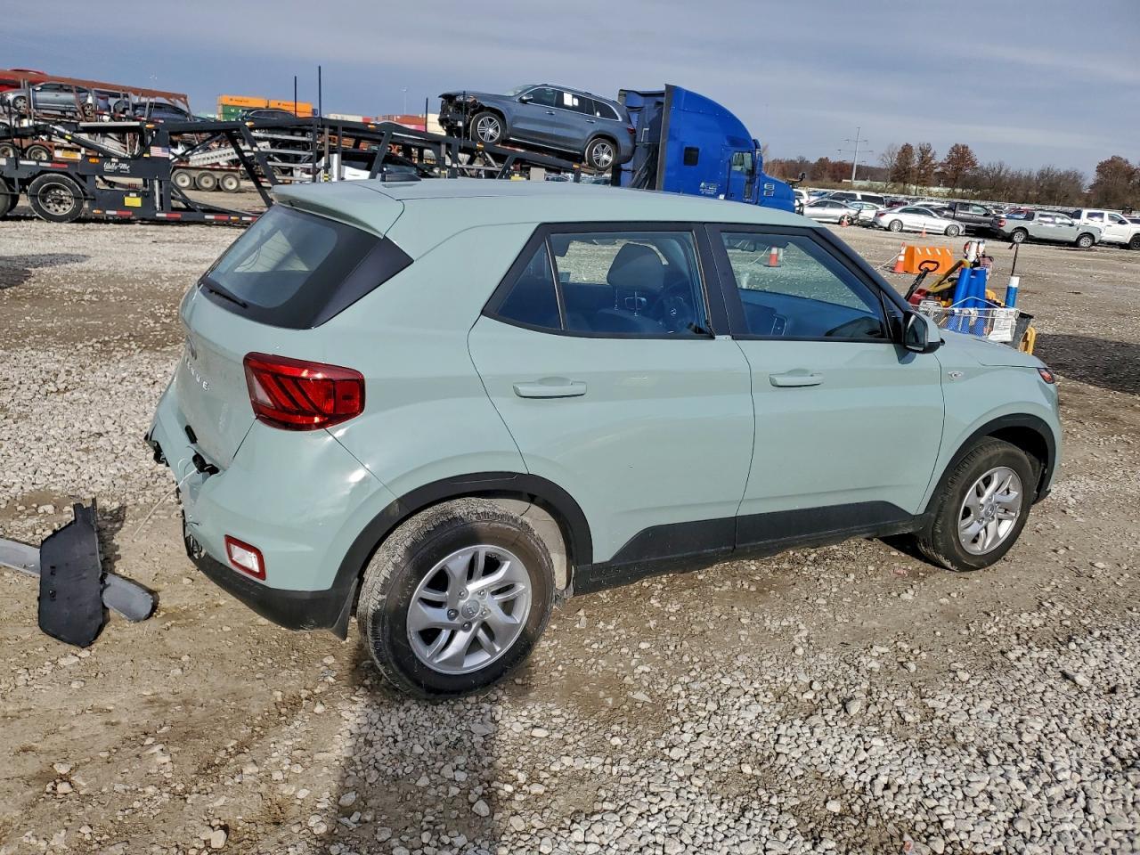 2025 Hyundai Venue Se - Image 3