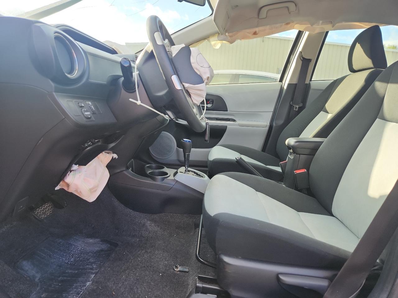 2014 Toyota Prius C - Image 7