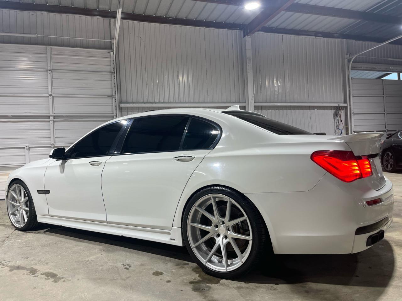 2010 BMW 750 Li - Image 3