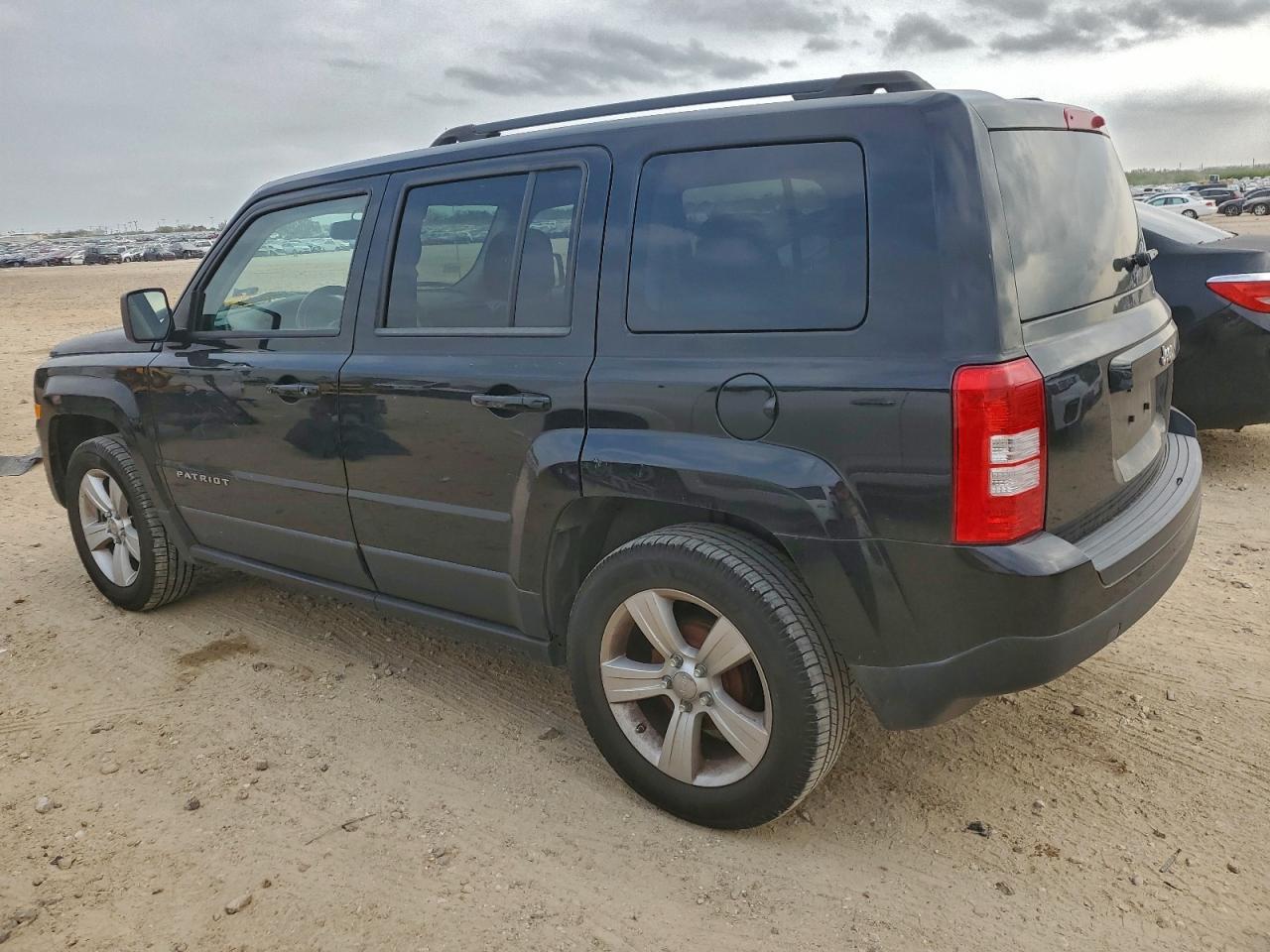 2015 Jeep Patriot Latitude - Фото 2