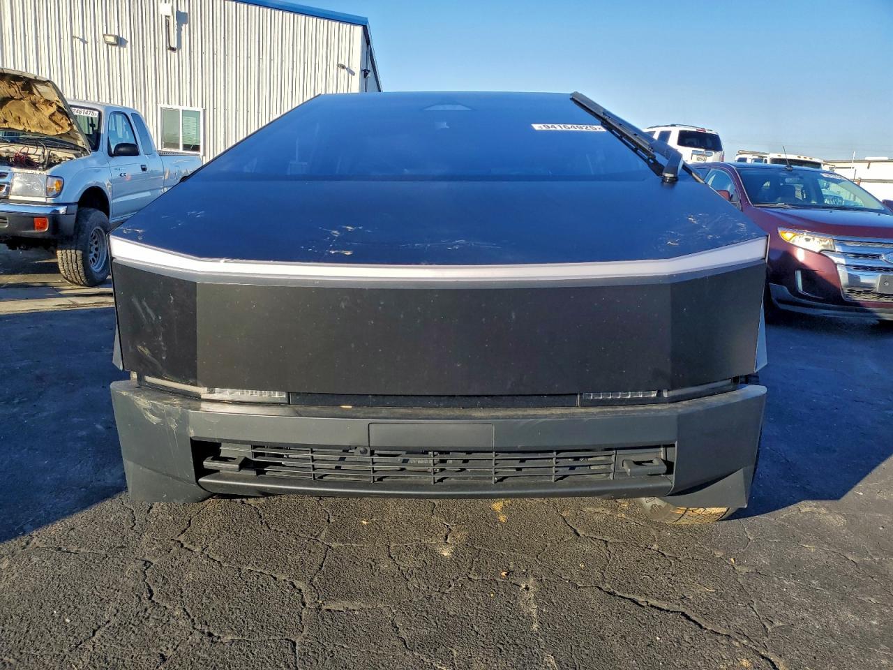 2025 Tesla Cybertruck - Фото 5