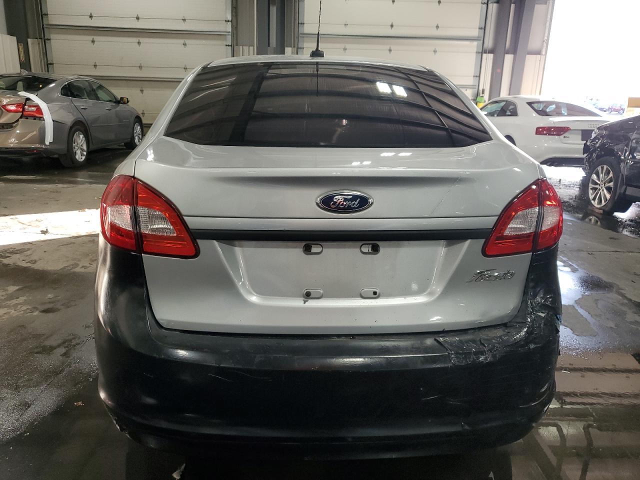 2011 Ford Fiesta S - Фото 6