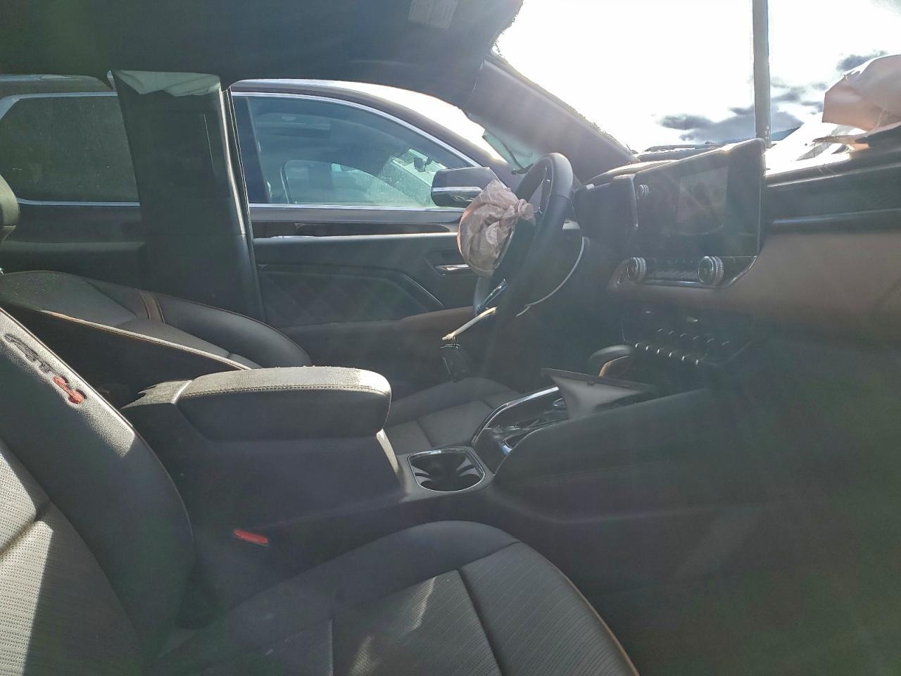 2024 GMC Canyon At4 - Image 7