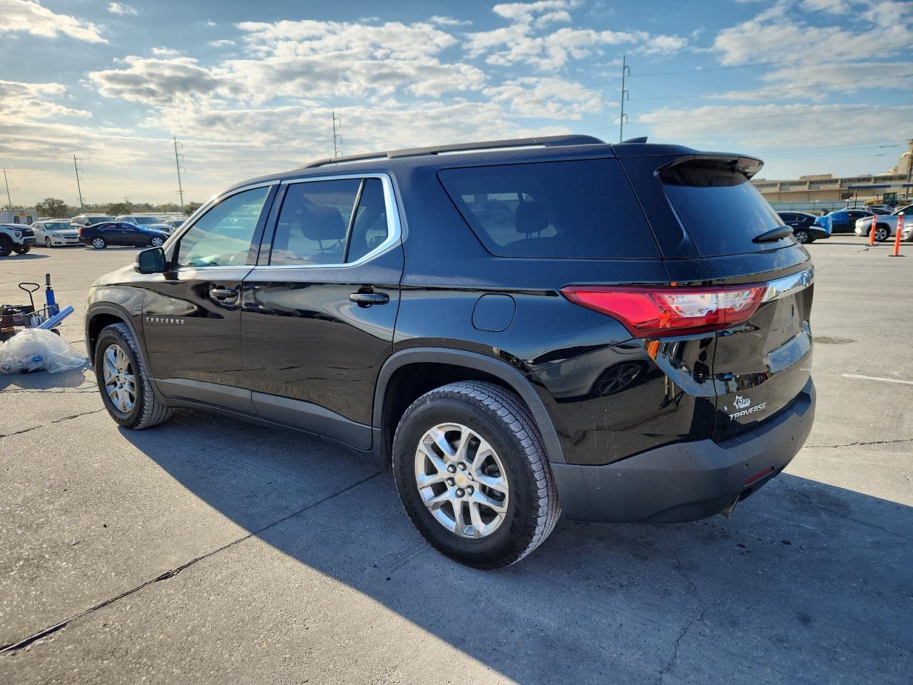 2019 Chevrolet Traverse Lt - Фото 2
