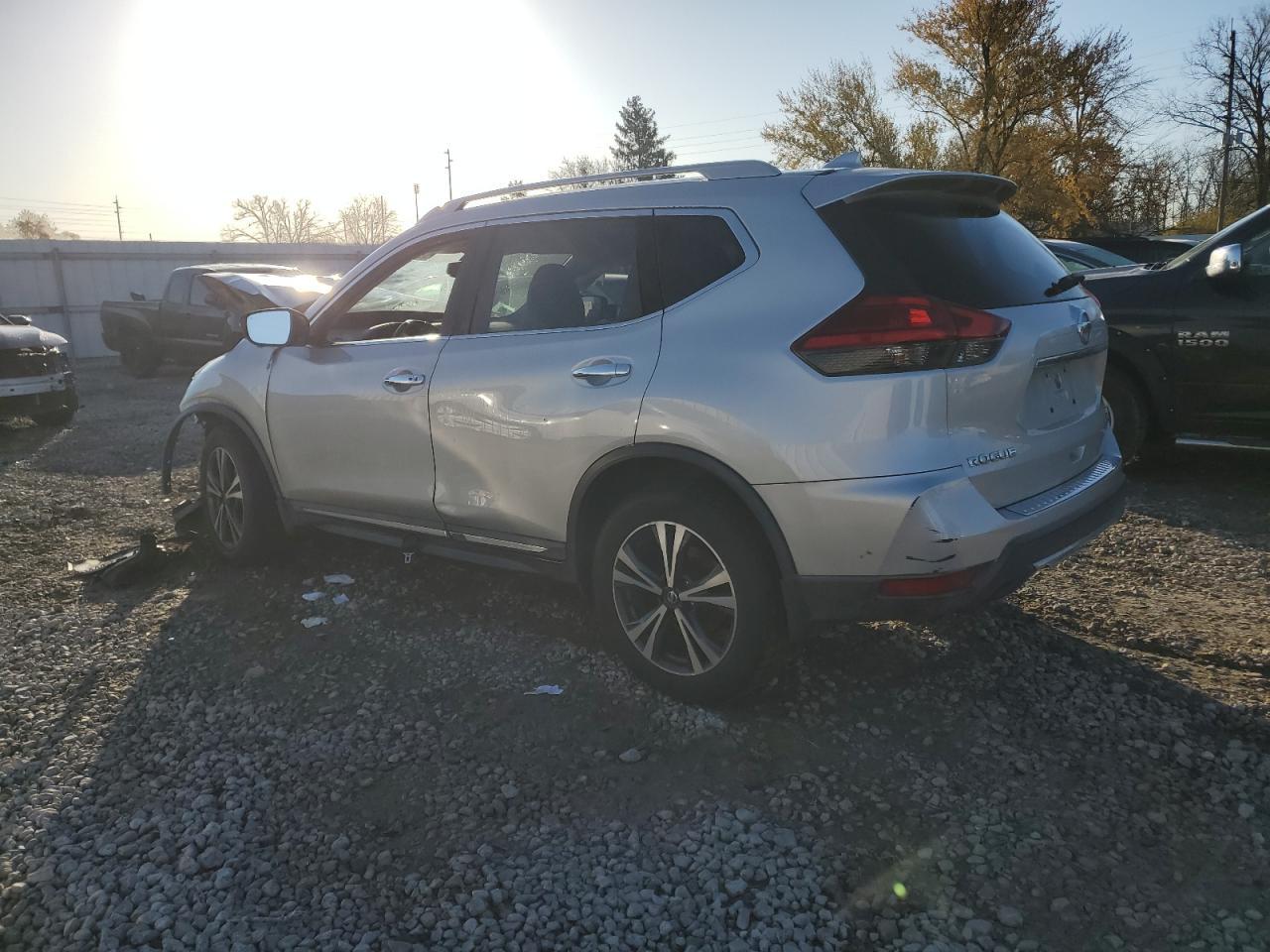 2017 Nissan Rogue Sv - Image 2