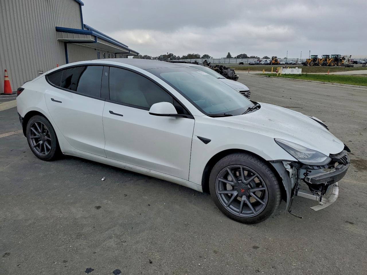 2021 Tesla Model 3 - Фото 4