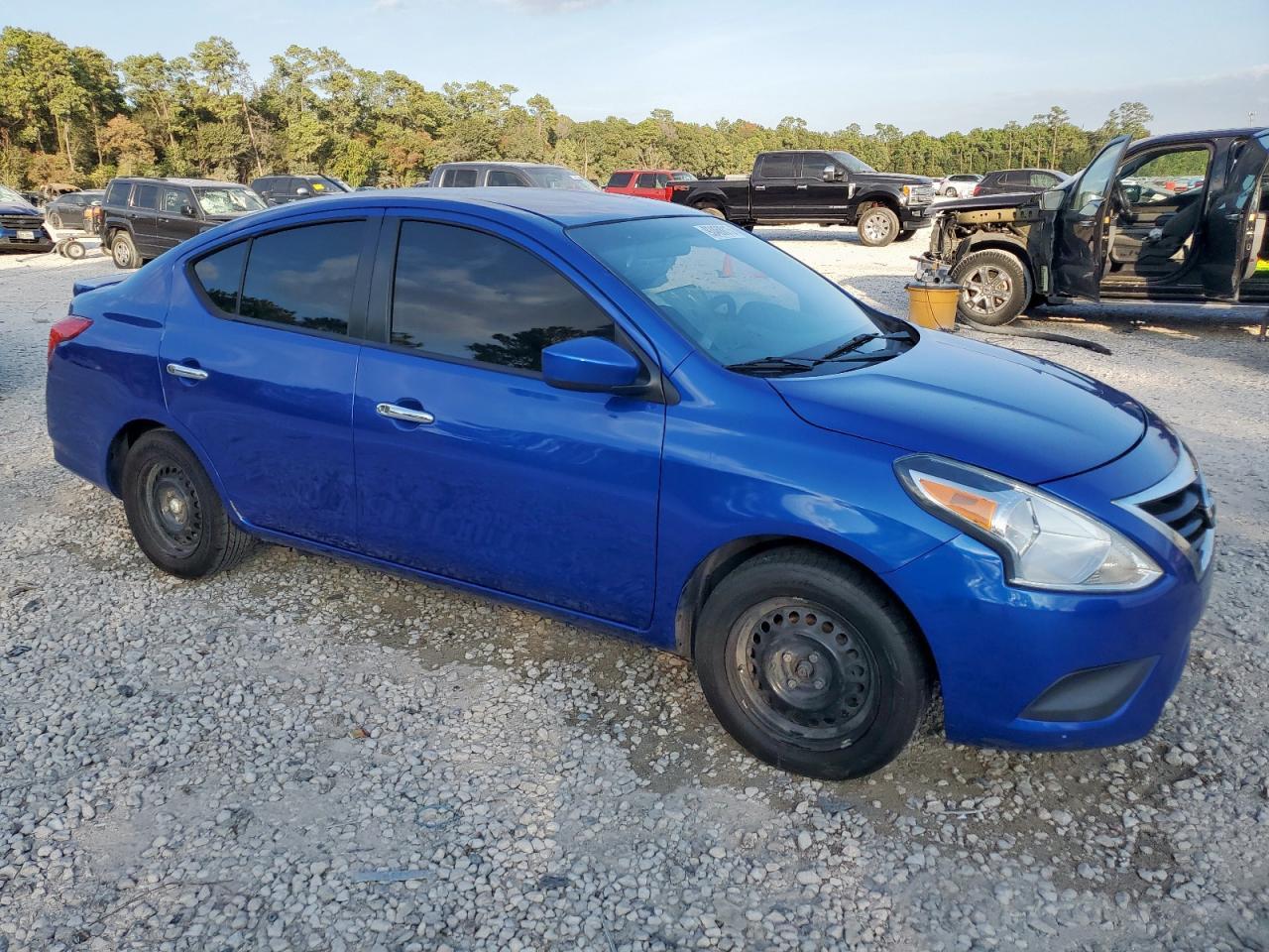 2017 Nissan Versa S - Фото 4
